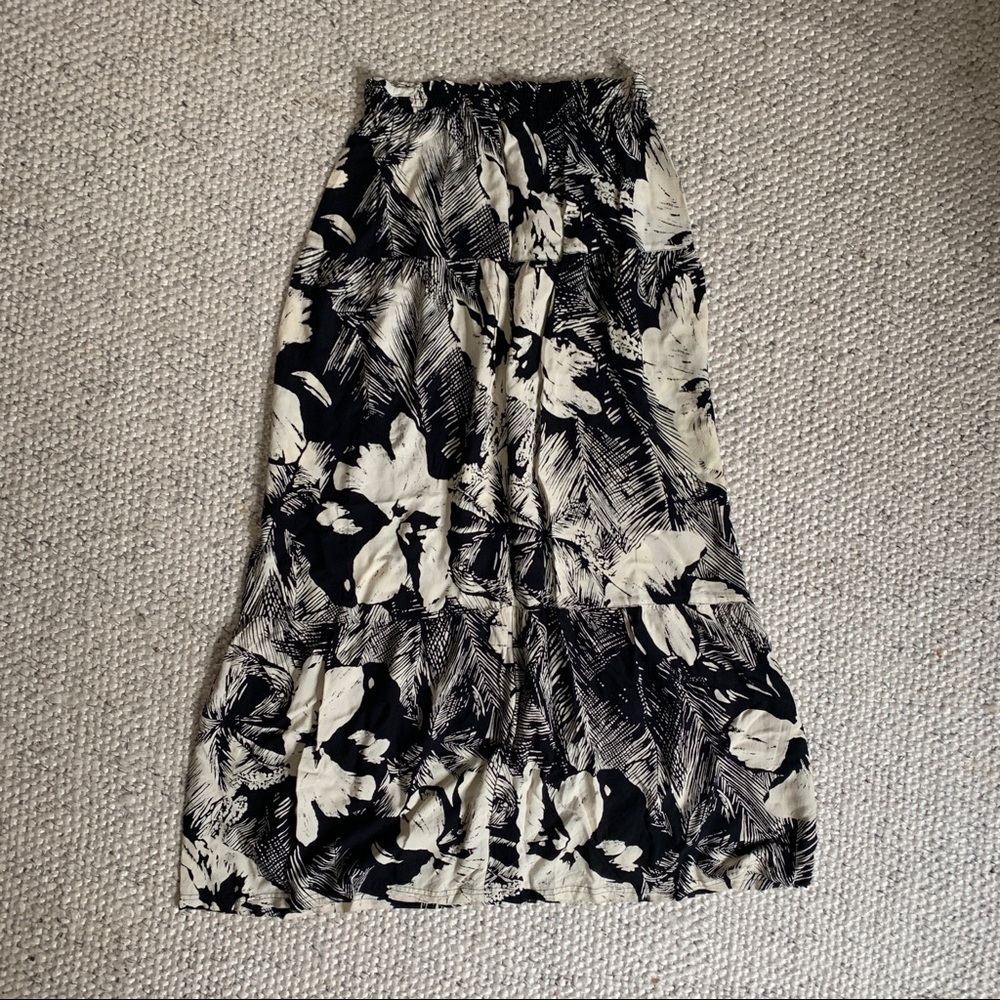 Very pretty summer maxi skirt by Roxy!